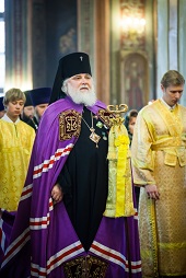 В канун праздника Происхождения Честных Древ Животворящего Креста Господня архиепископ Истринский Арсений совершил богослужение в храме святителя Ниик