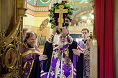 В канун праздника Происхождения Честных Древ Животворящего Креста Господня архиепископ Истринский Арсений совершил богослужение в храме святителя Ниик